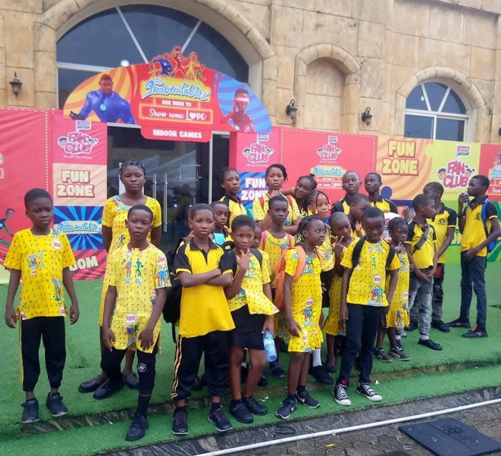 shining-light-school-at-indomie-party